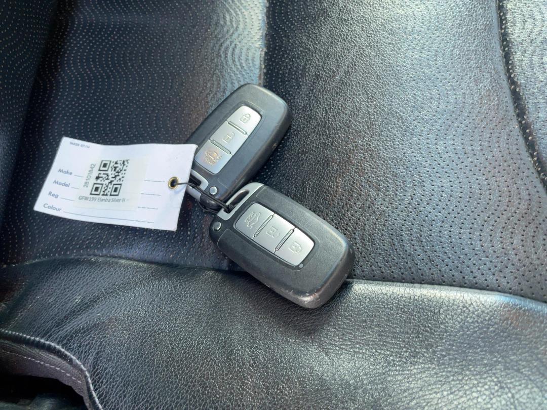 Photo '22' of Hyundai Elantra