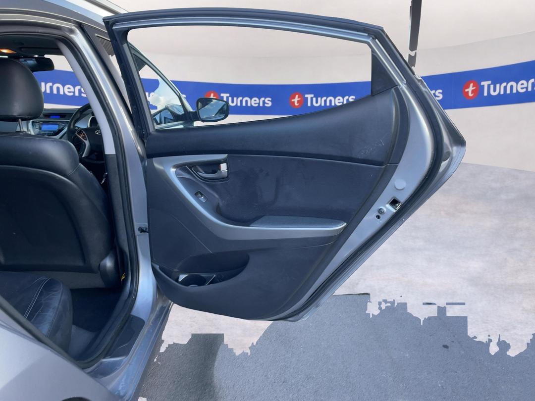 Photo '19' of Hyundai Elantra