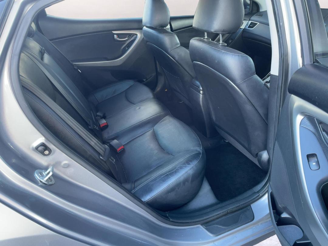 Photo '20' of Hyundai Elantra