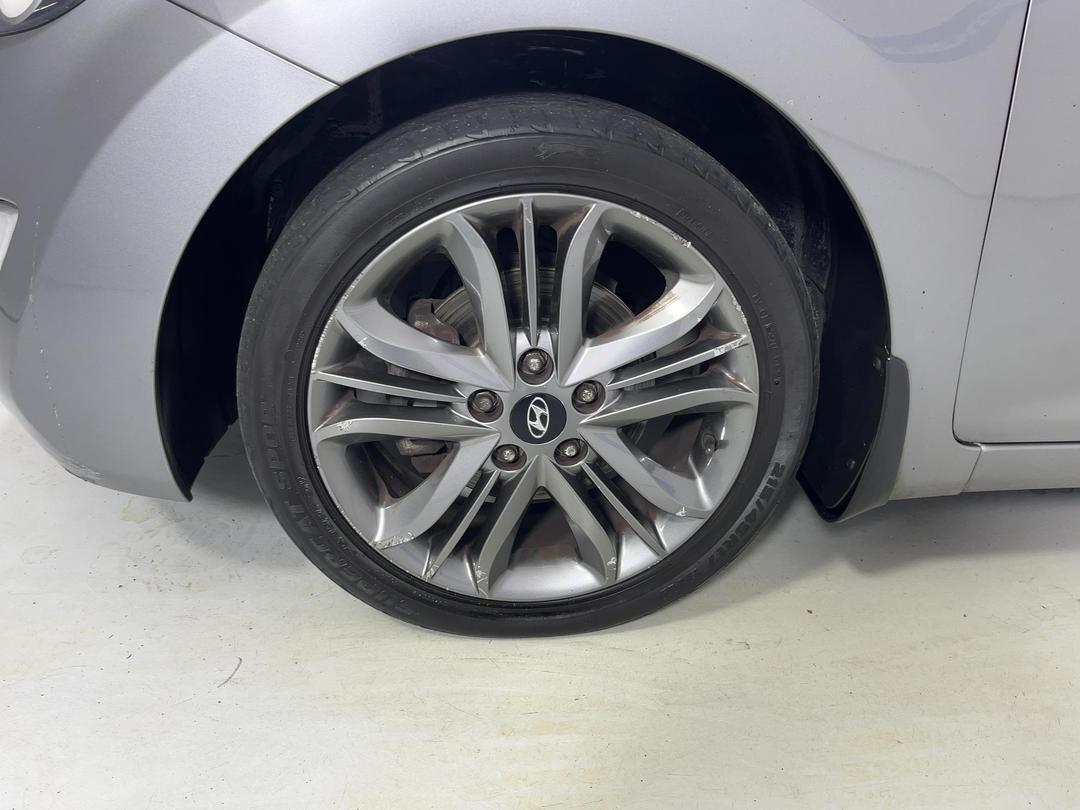 Photo '10' of Hyundai Elantra