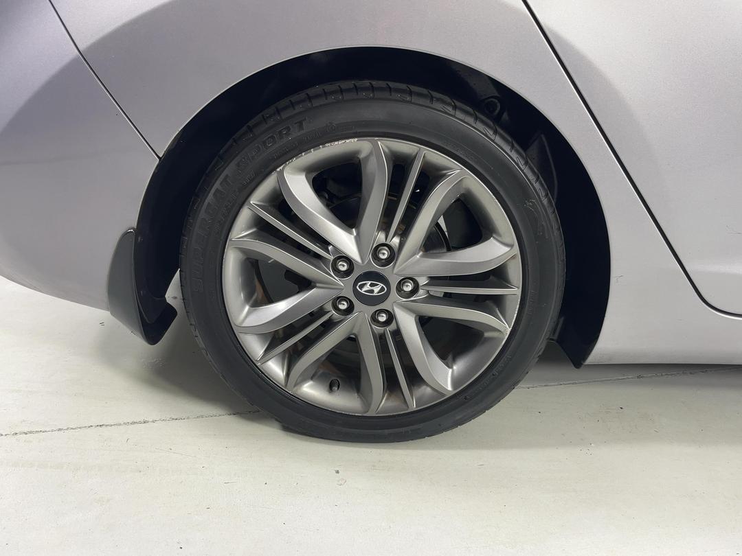 Photo '12' of Hyundai Elantra