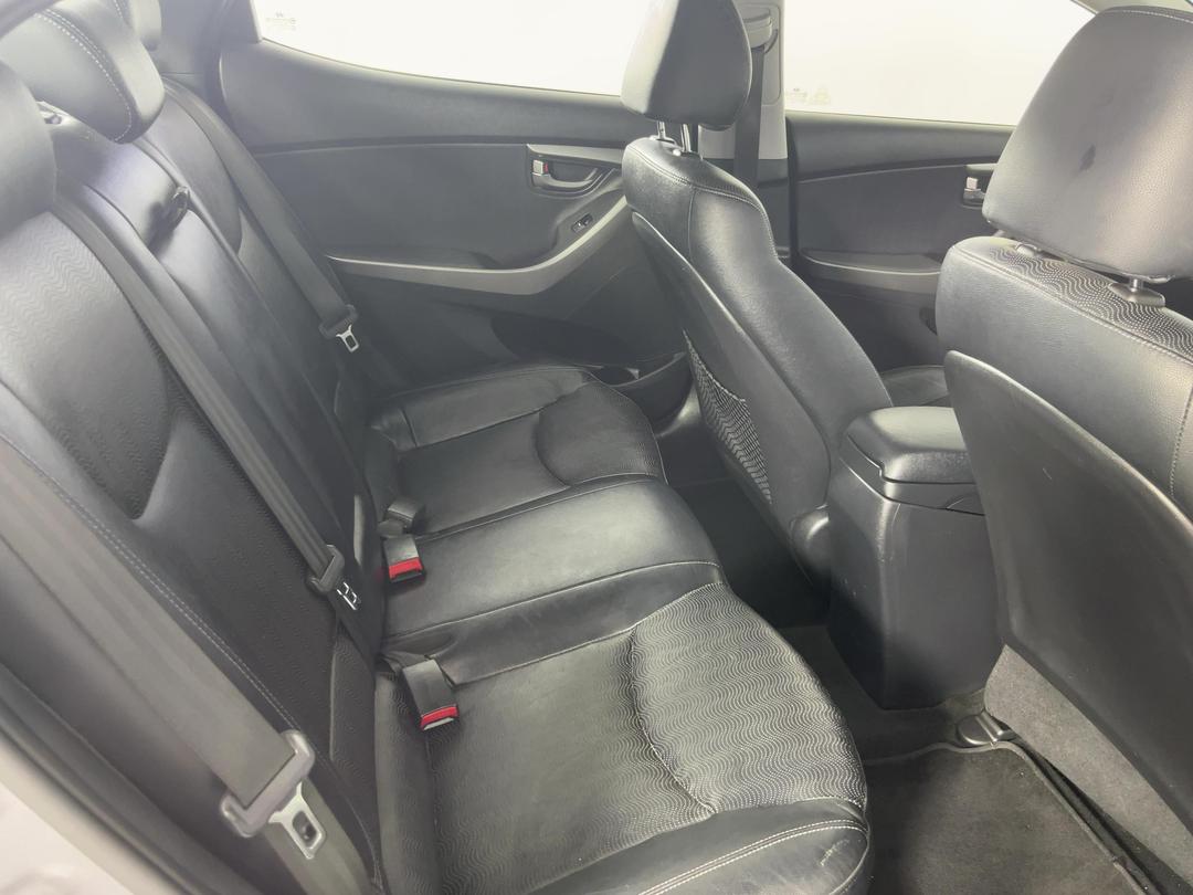 Photo '20' of Hyundai Elantra