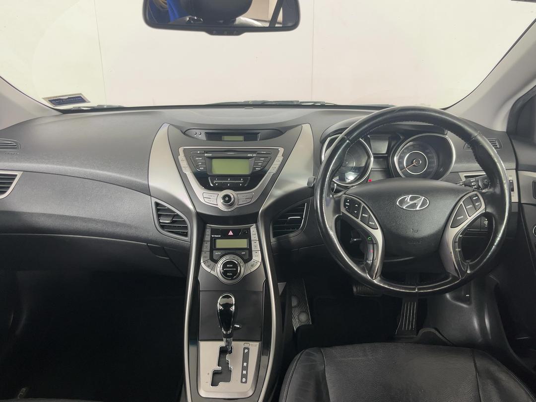 Photo '17' of Hyundai Elantra