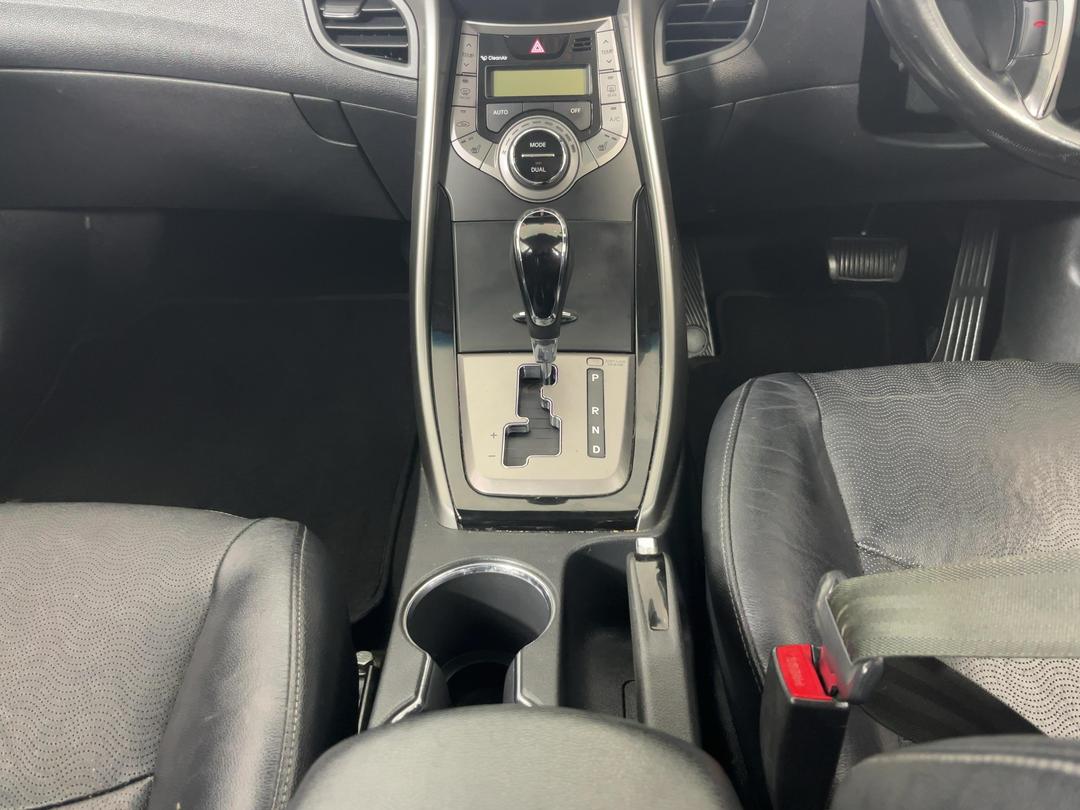 Photo '18' of Hyundai Elantra