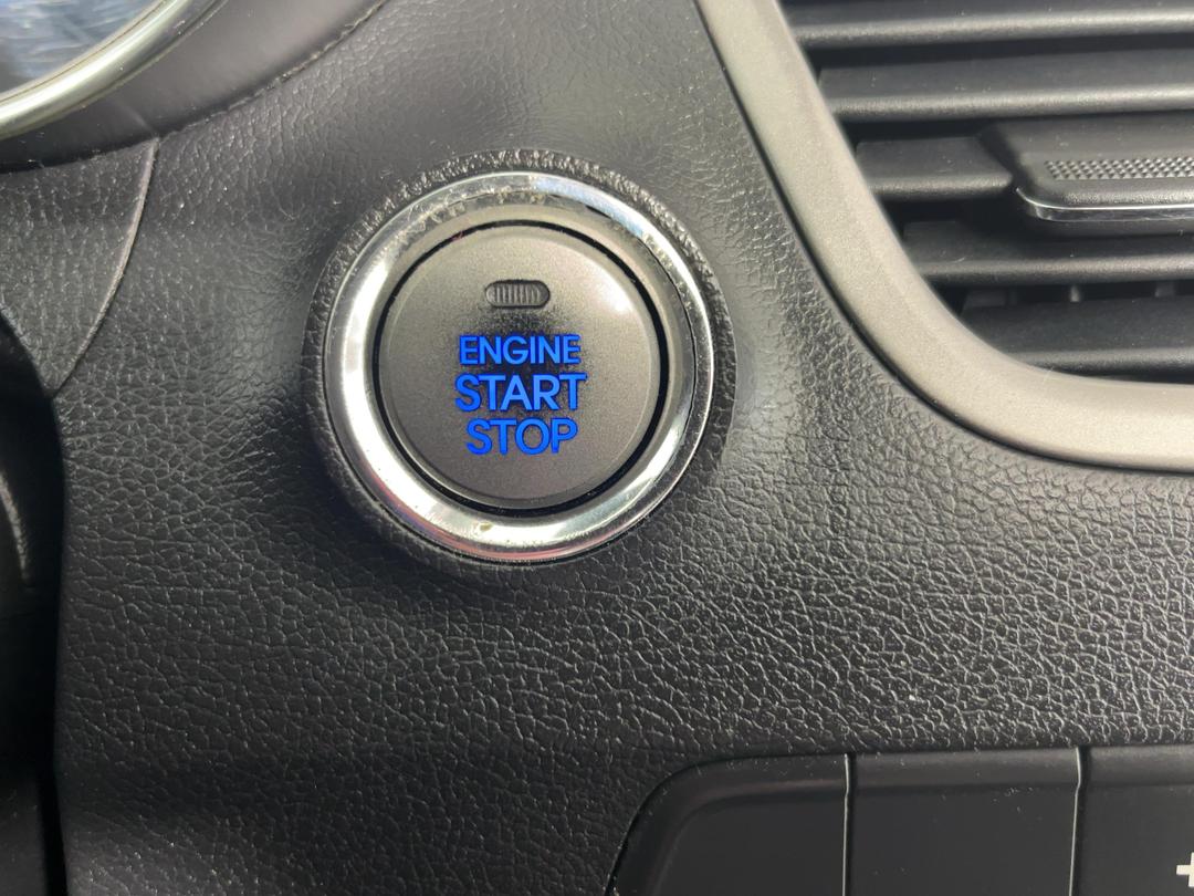 Photo '24' of Hyundai Elantra