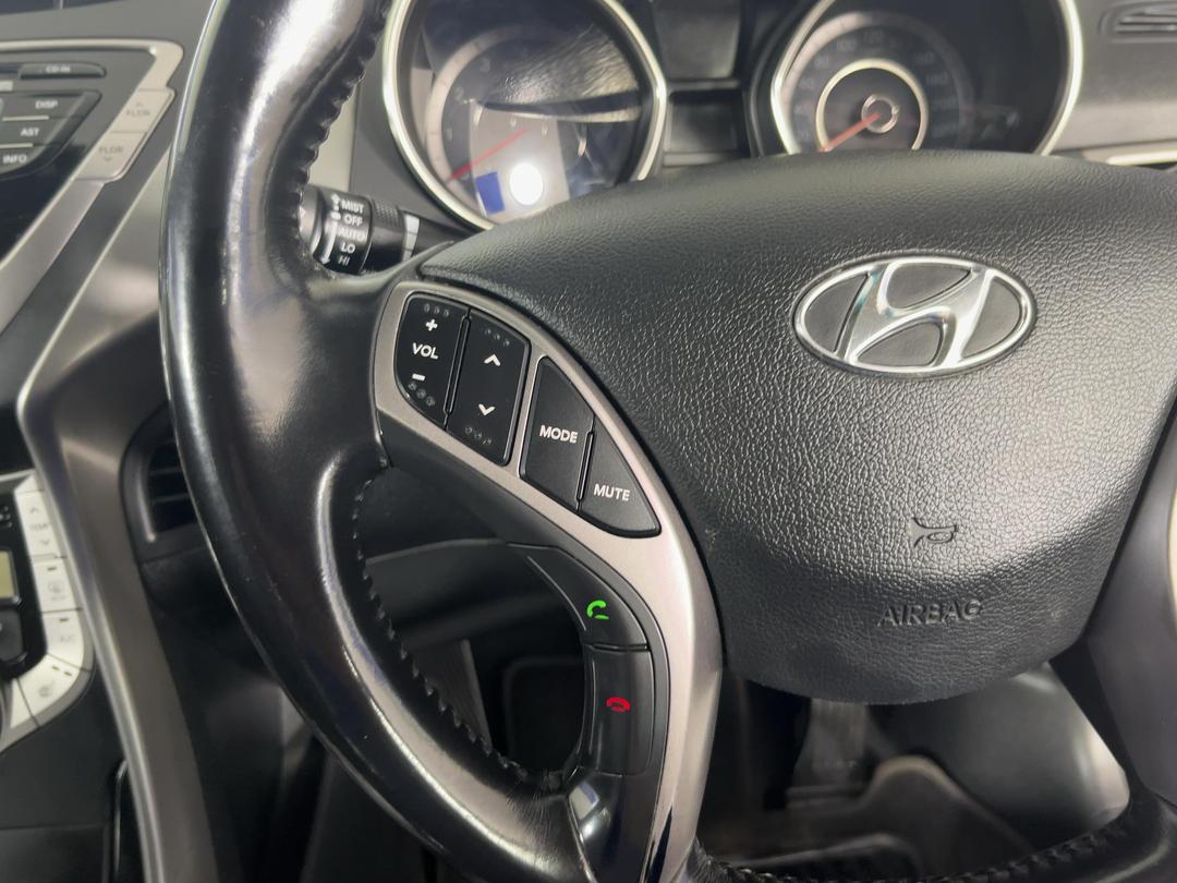Photo '26' of Hyundai Elantra