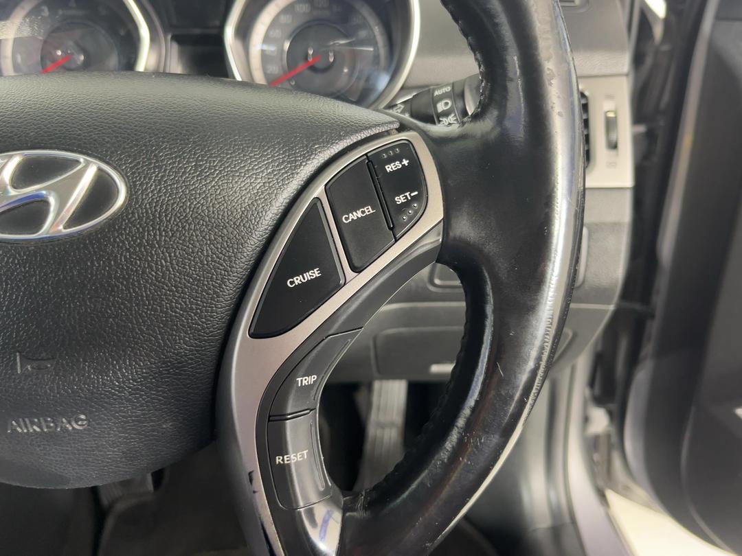 Photo '27' of Hyundai Elantra