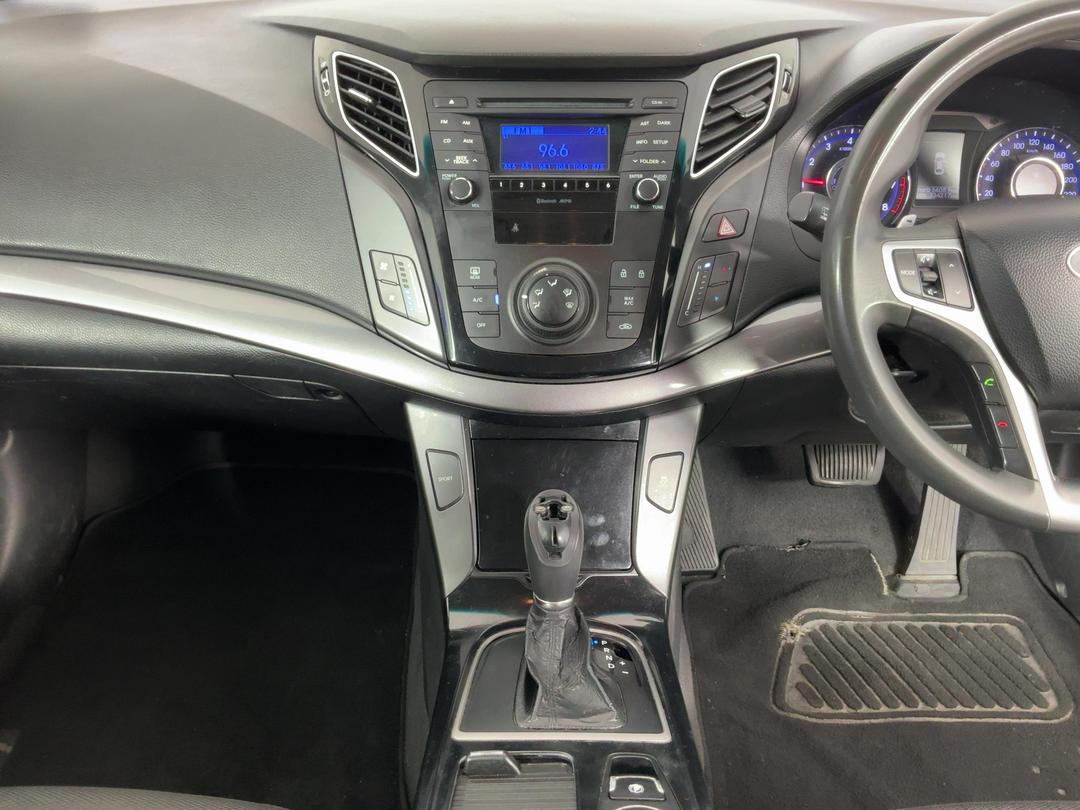 Photo '18' of Hyundai I40