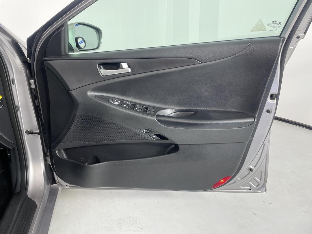 Photo '15' of Hyundai I45