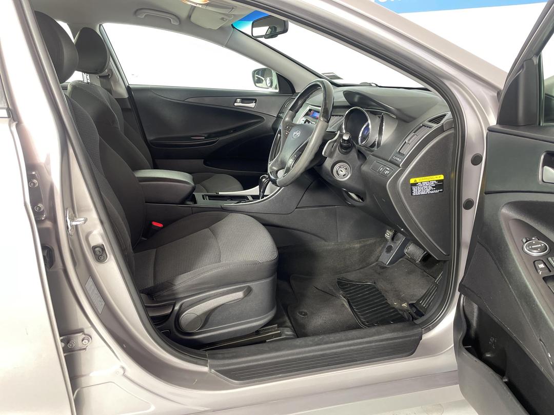 Photo '16' of Hyundai I45