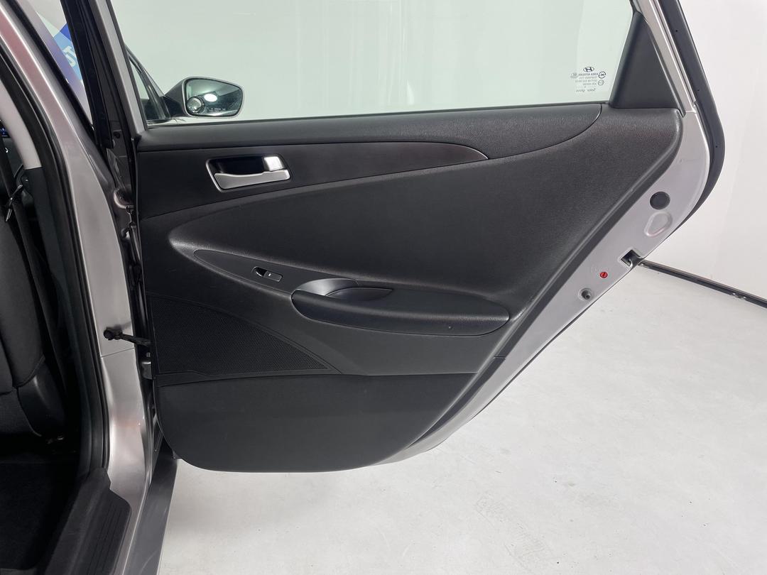 Photo '19' of Hyundai I45