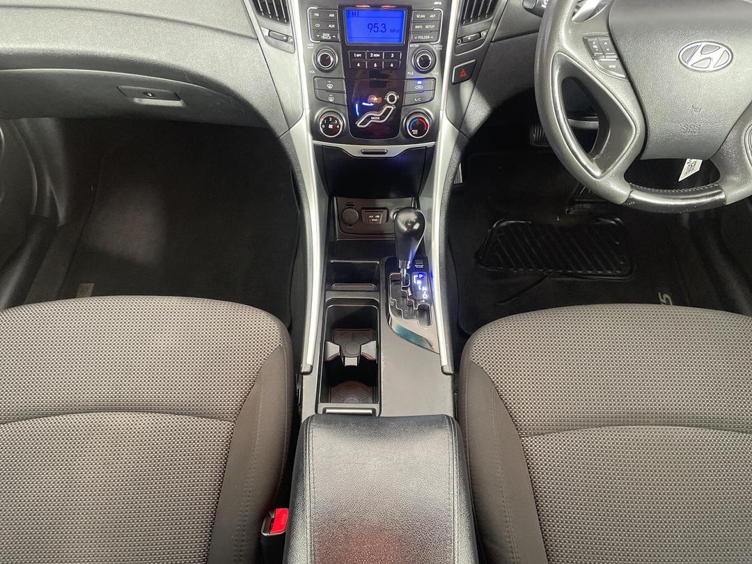 Photo '18' of Hyundai I45