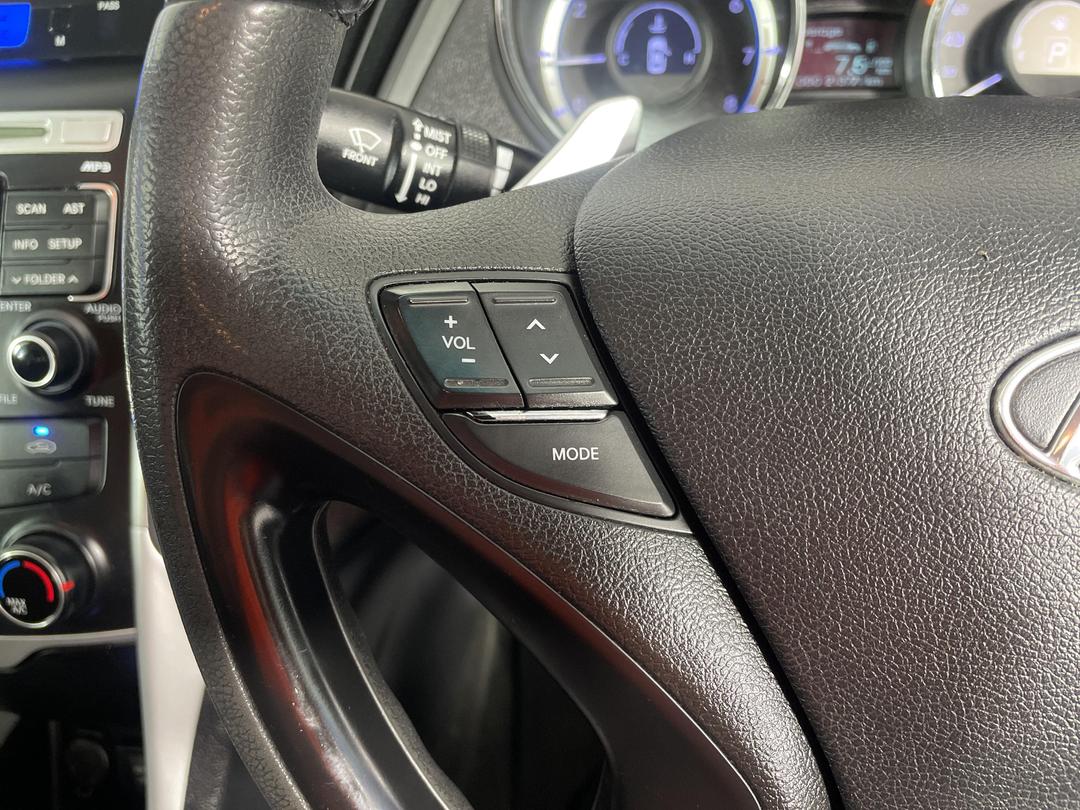 Photo '23' of Hyundai I45