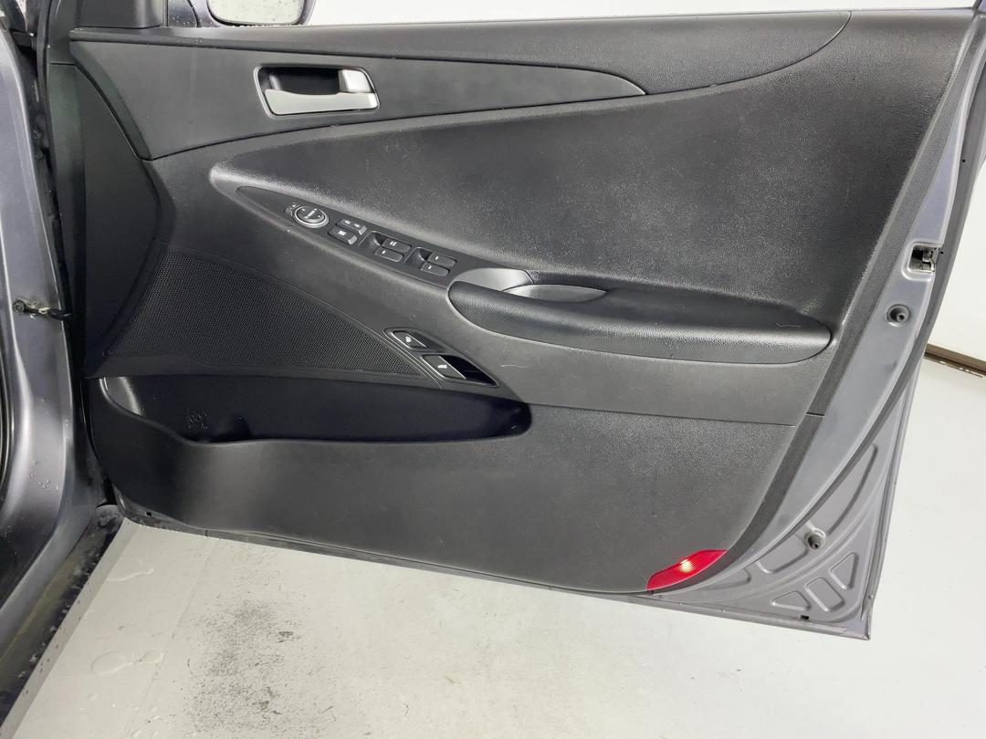 Photo '15' of Hyundai I45