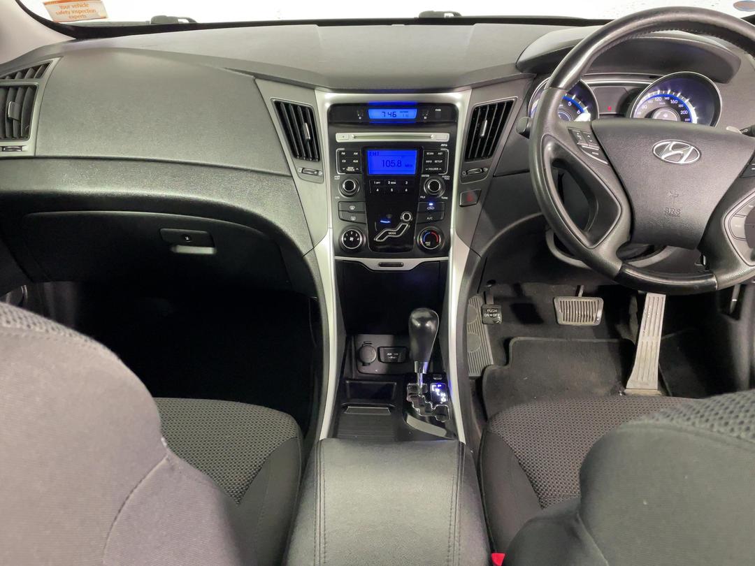 Photo '17' of Hyundai I45