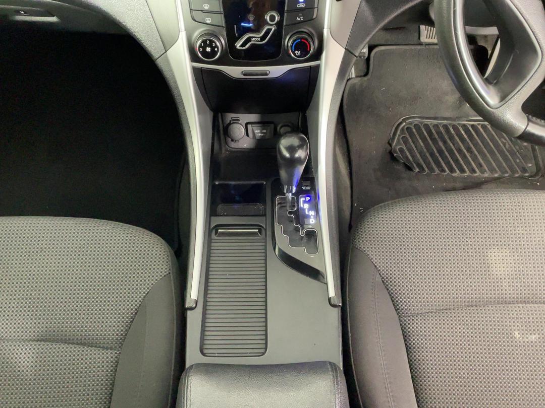 Photo '18' of Hyundai I45