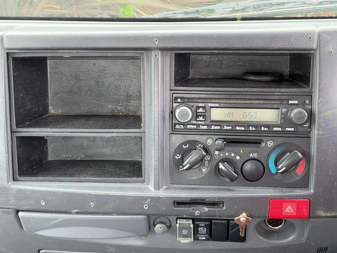 Photo '20' of Isuzu N Series NPR250S Flat Deck