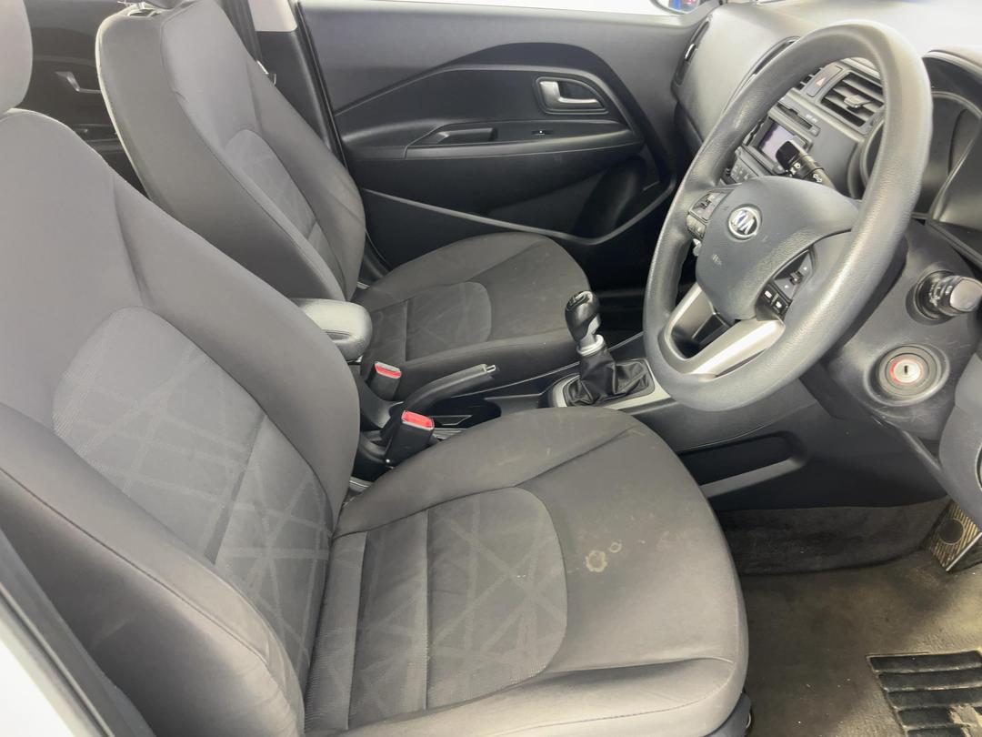 Photo '16' of KIA RIO