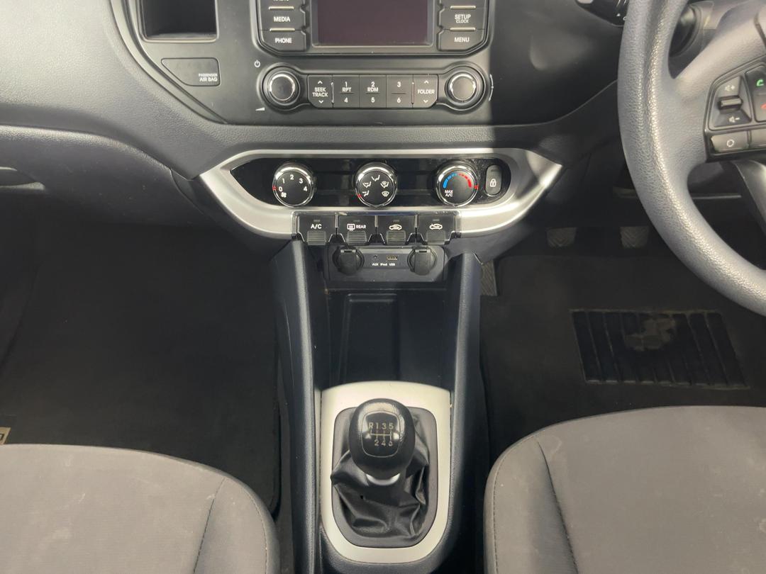 Photo '18' of KIA RIO