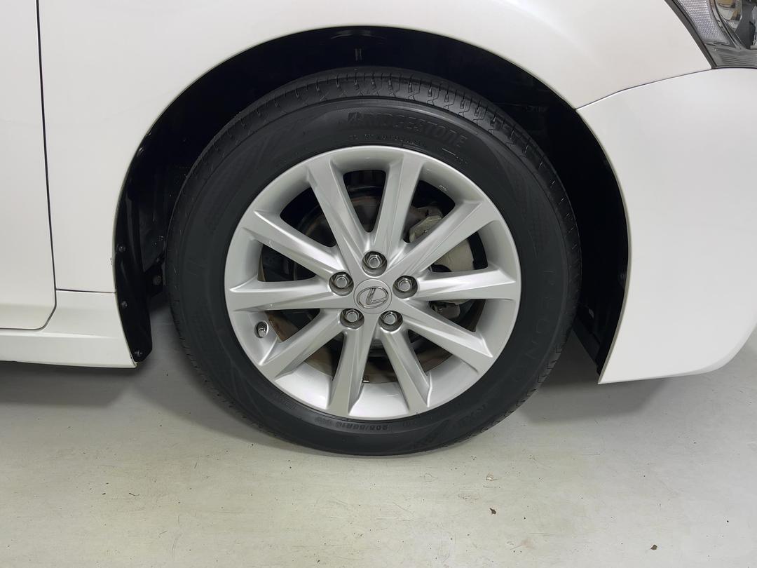 Photo '9' of Lexus CT200H