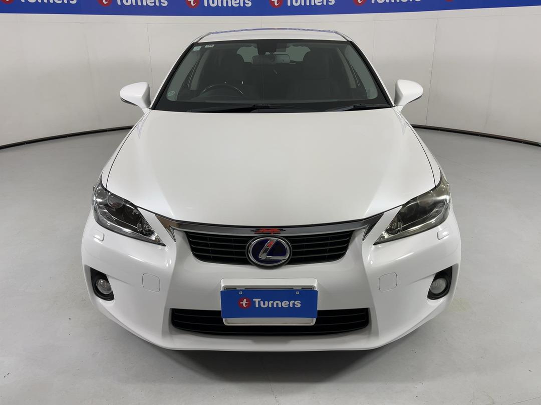 Photo '2' of Lexus CT200H