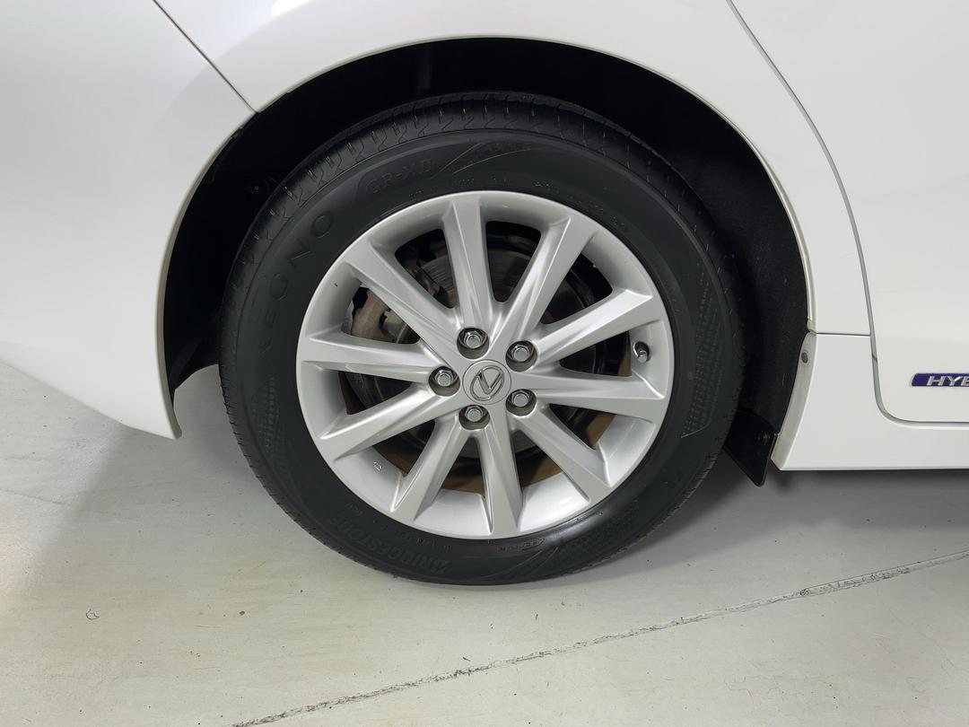 Photo '12' of Lexus CT200H