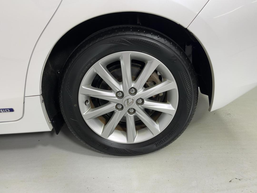 Photo '11' of Lexus CT200H
