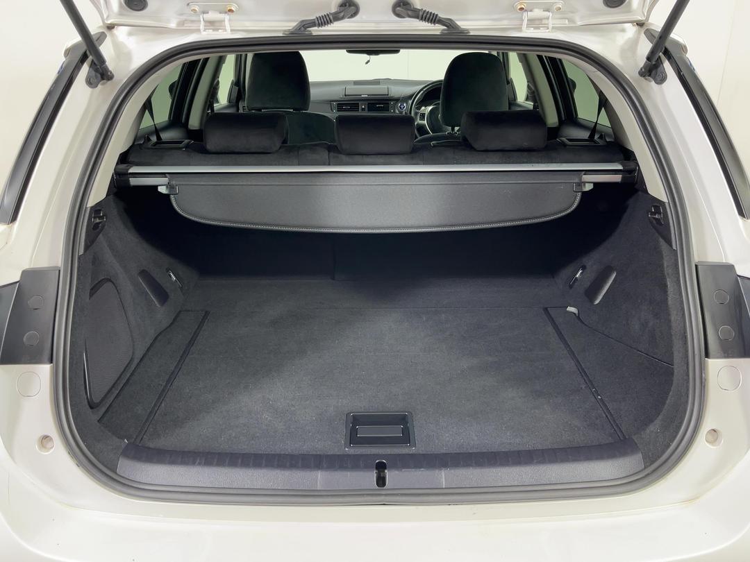 Photo '14' of Lexus CT200H