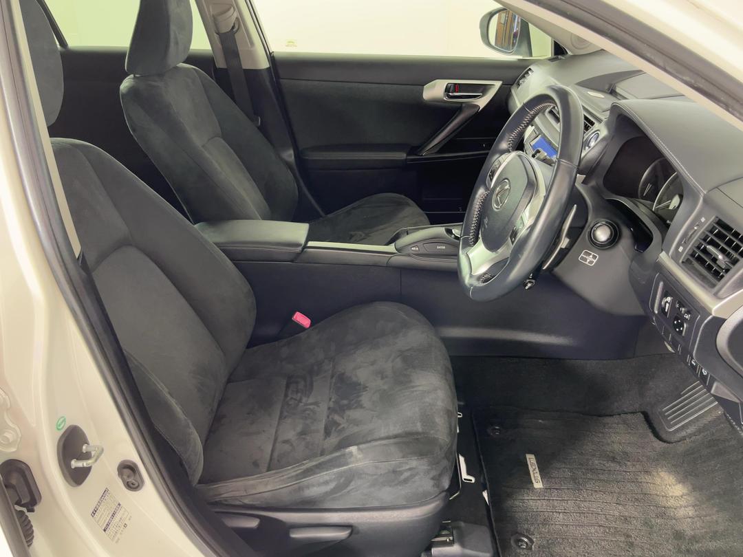 Photo '16' of Lexus CT200H