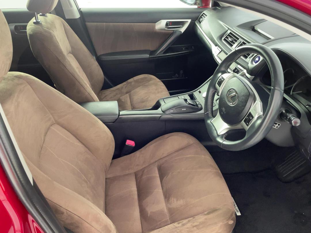 Photo '16' of Lexus CT200H