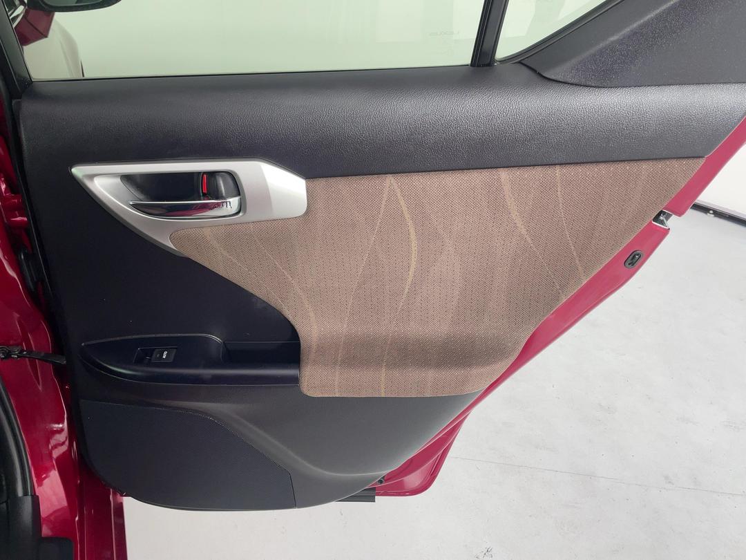 Photo '19' of Lexus CT200H
