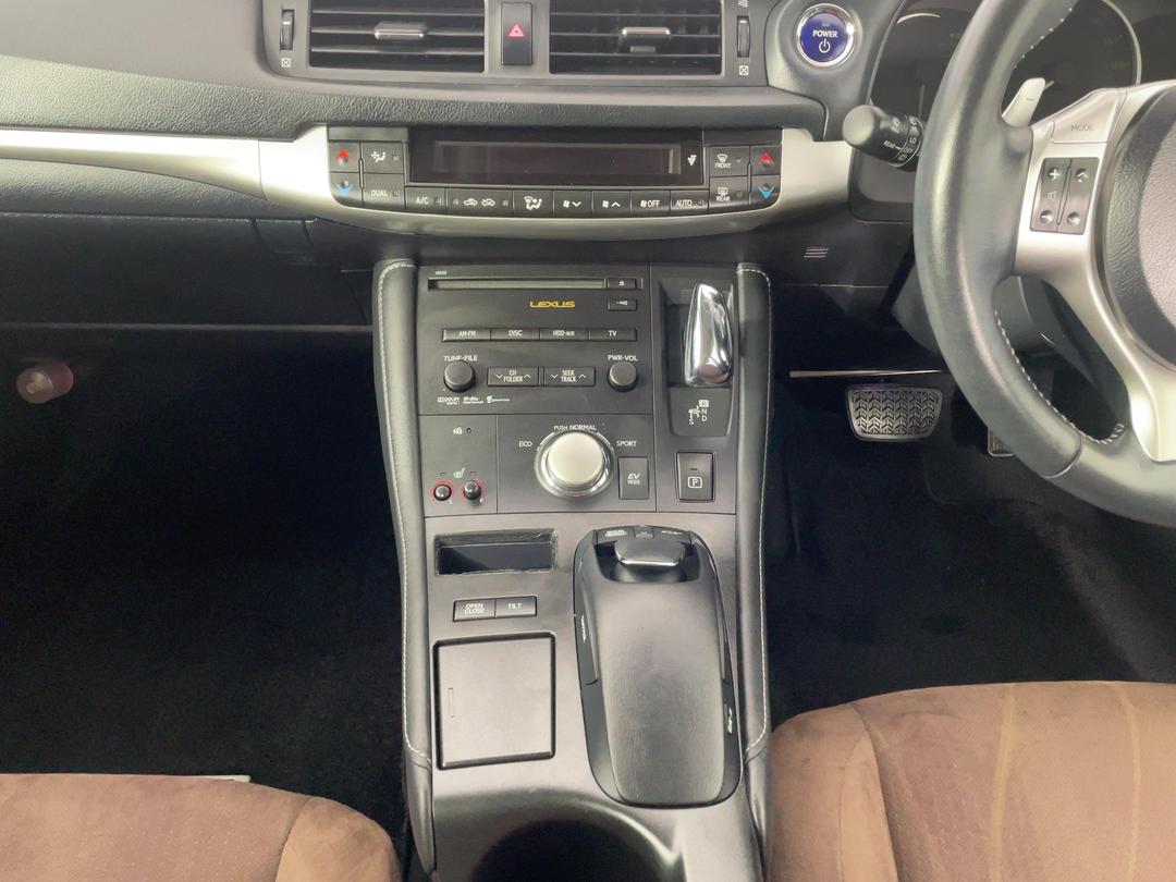Photo '18' of Lexus CT200H