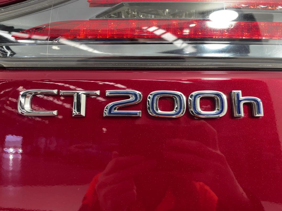 Photo '28' of Lexus CT200H