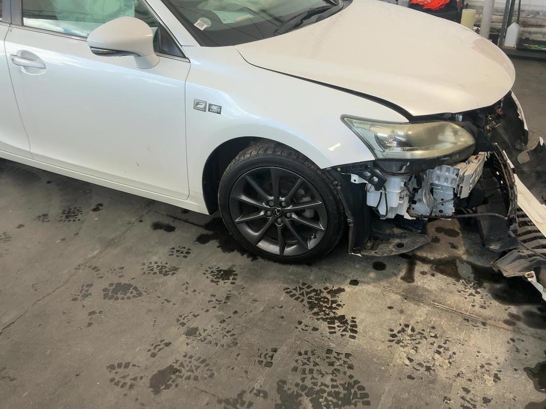 Photo '2' of Lexus CT200H