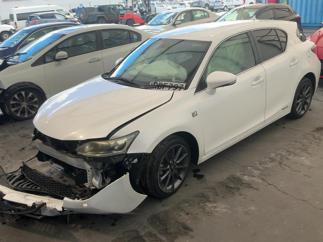 Photo '8' of Lexus CT200H