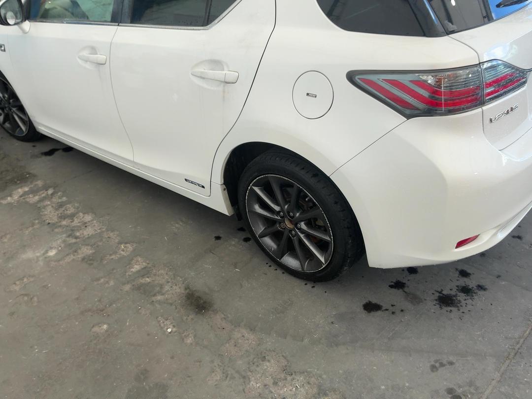 Photo '13' of Lexus CT200H