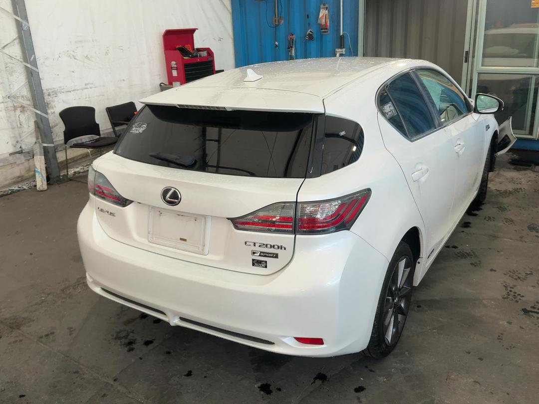 Photo '14' of Lexus CT200H