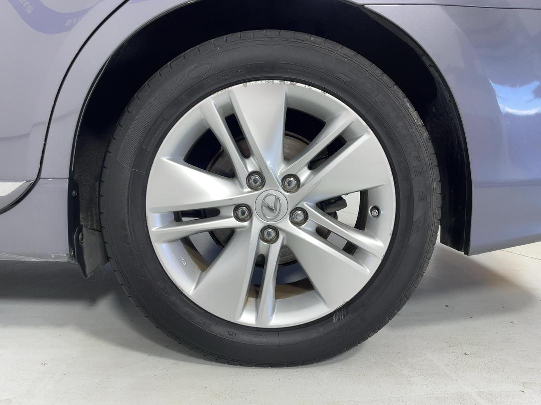 Photo '11' of Lexus HS250H