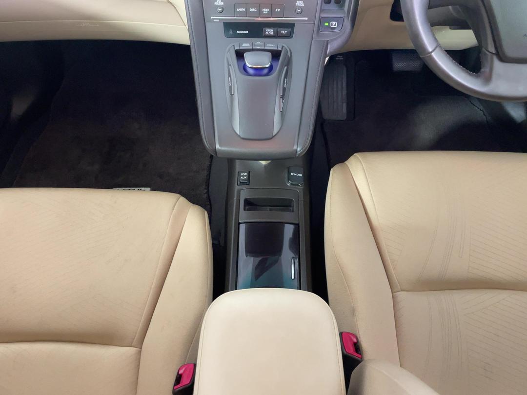 Photo '18' of Lexus HS250H