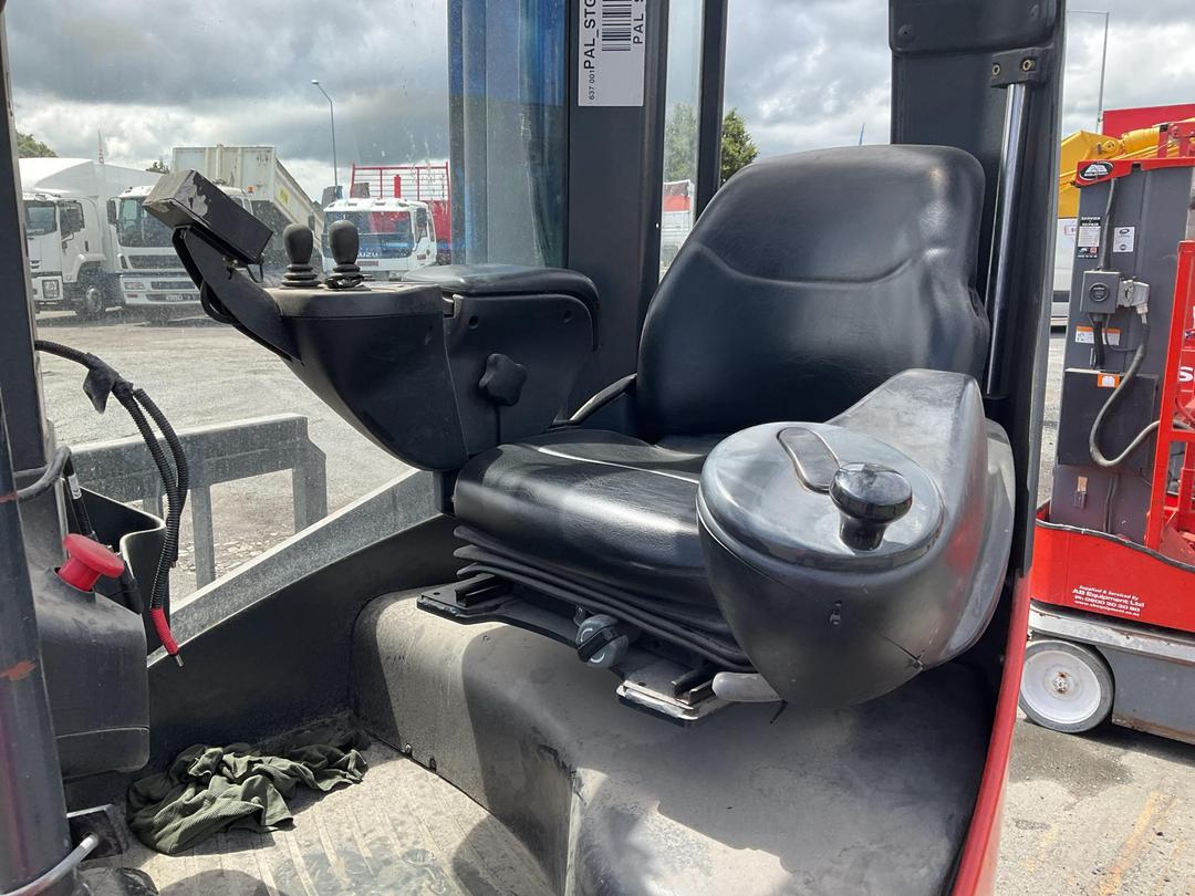 Photo '8' of Linde R16X-03 Reach Truck