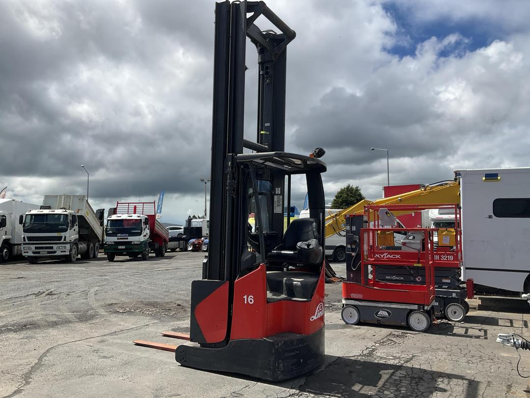 Photo '11' of Linde R16X-03 Reach Truck