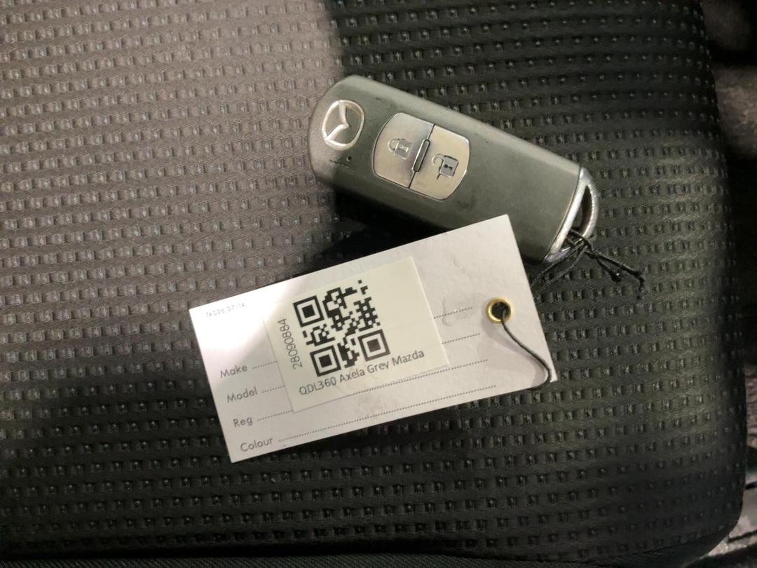 Photo '21' of Mazda Axela