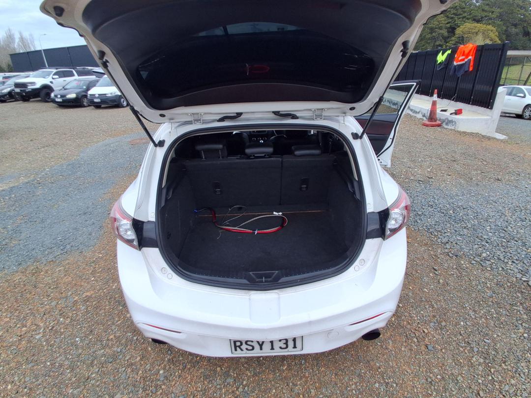 Photo '15' of Mazda Axela Photo '15' of Mazda Axela