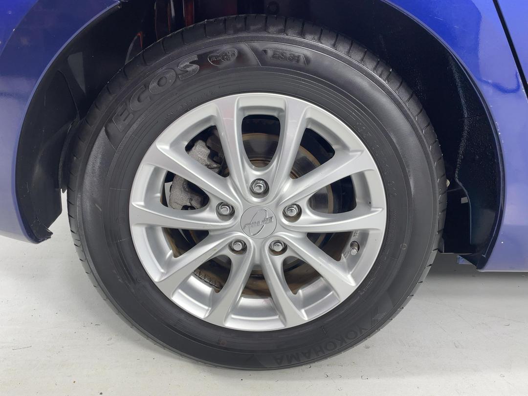 Photo '12' of Mazda Axela