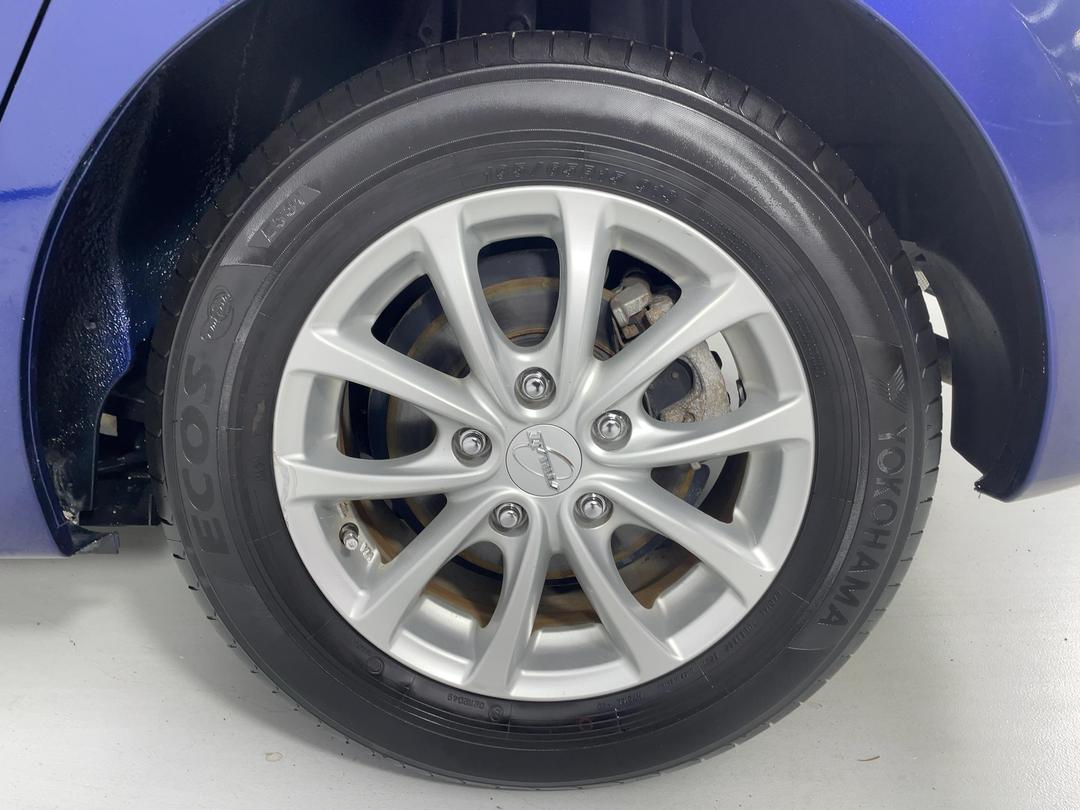 Photo '11' of Mazda Axela