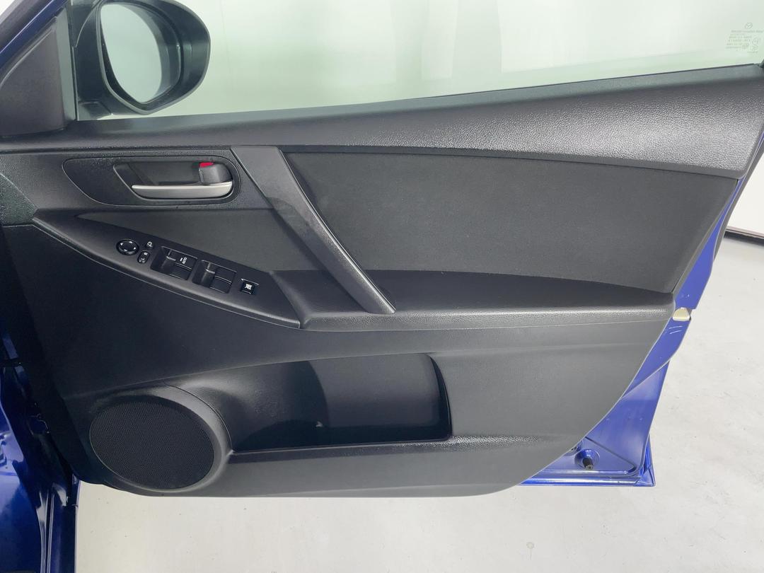 Photo '15' of Mazda Axela