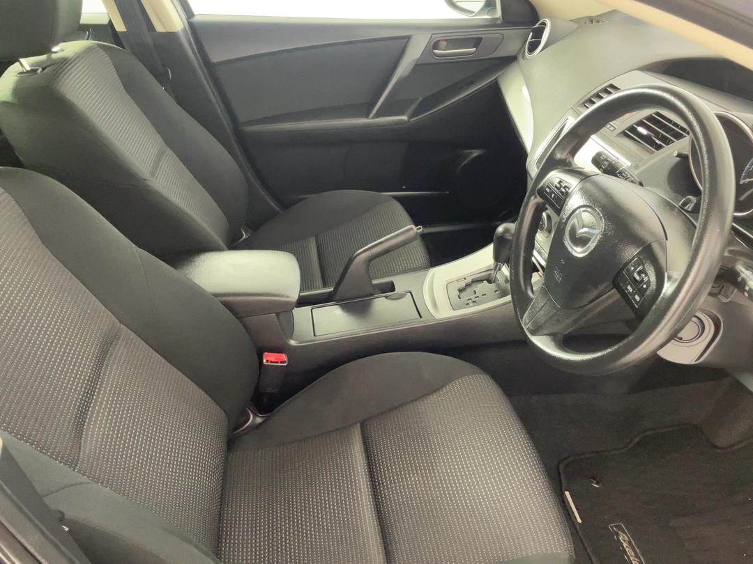 Photo '16' of Mazda Axela