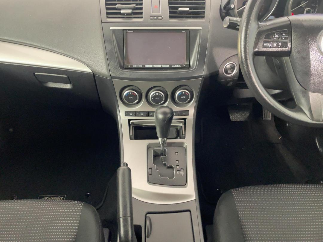 Photo '18' of Mazda Axela