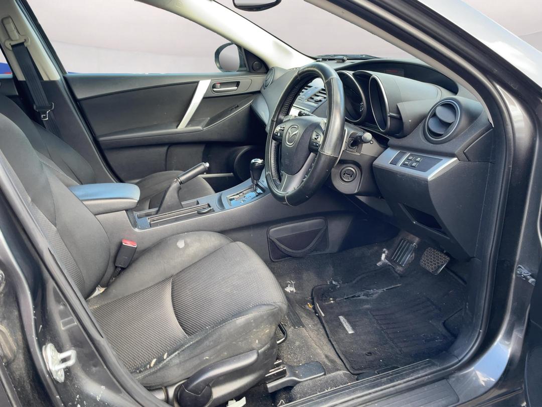 Photo '14' of Mazda Axela Photo '14' of Mazda Axela