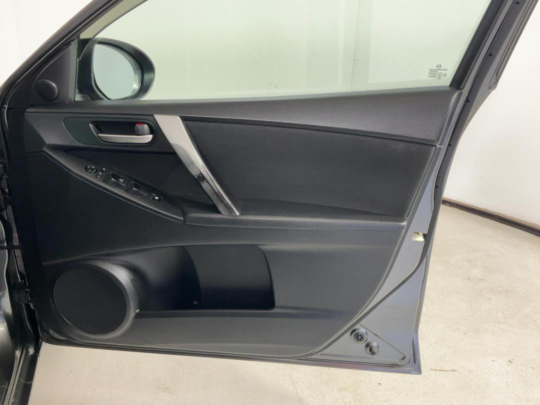 Photo '15' of Mazda Axela